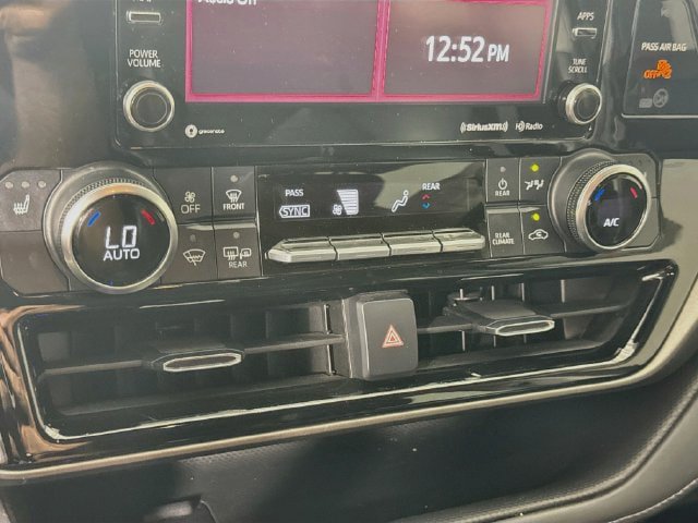 Certified 2022 Toyota Highlander XLE FWD image 17