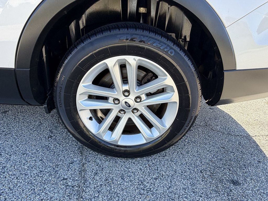 Used 2017 Ford Explorer XLT w/ Equipment Group 201A FWD image 5