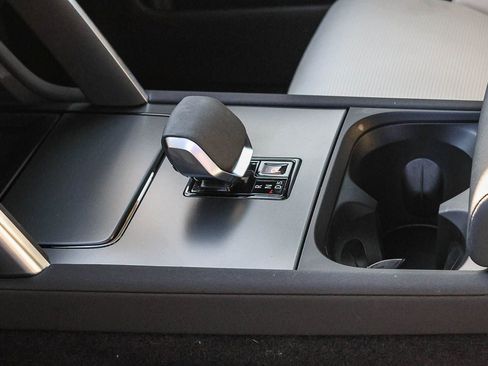 Used 2024 Land Rover Discovery Sport Dynamic SE image 23