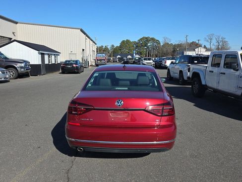 Used 2018 Volkswagen Passat 2.0T SE w/ SE Lighting Package image 5