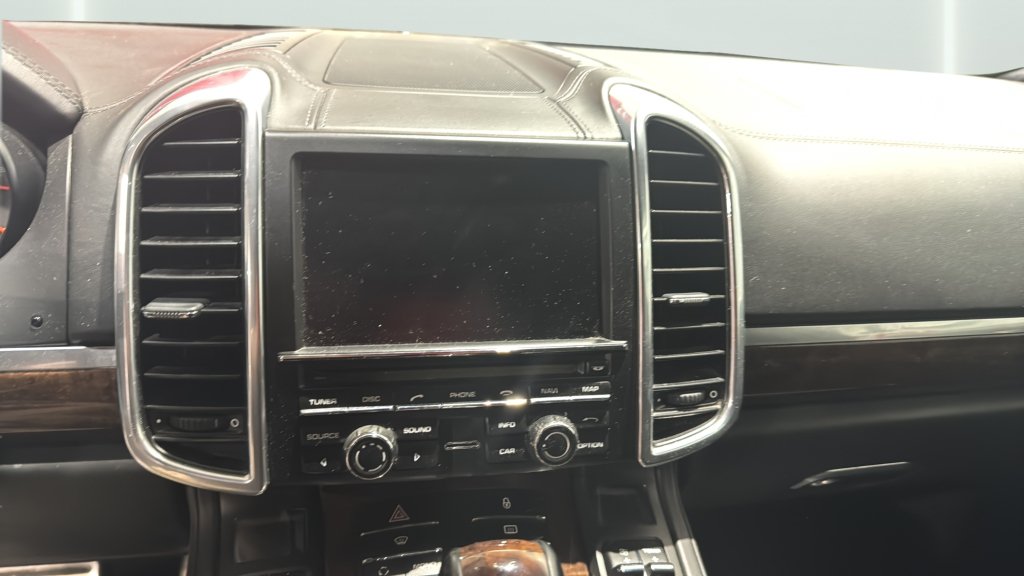 Used 2011 Porsche Cayenne Turbo AWD/4WD image 18