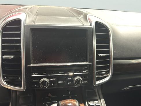 Used 2011 Porsche Cayenne Turbo AWD/4WD image 18