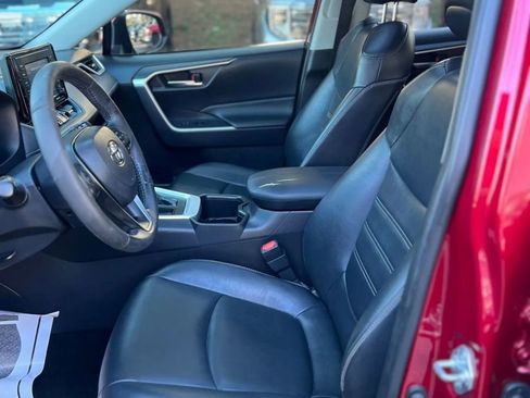 Used 2022 Toyota RAV4 XLE Premium image 12