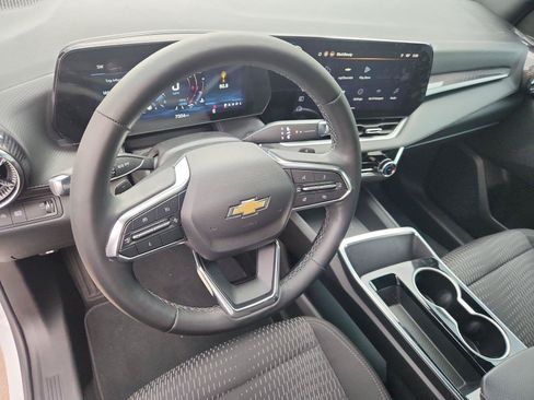 Used 2025 Chevrolet Equinox LT FWD image 10