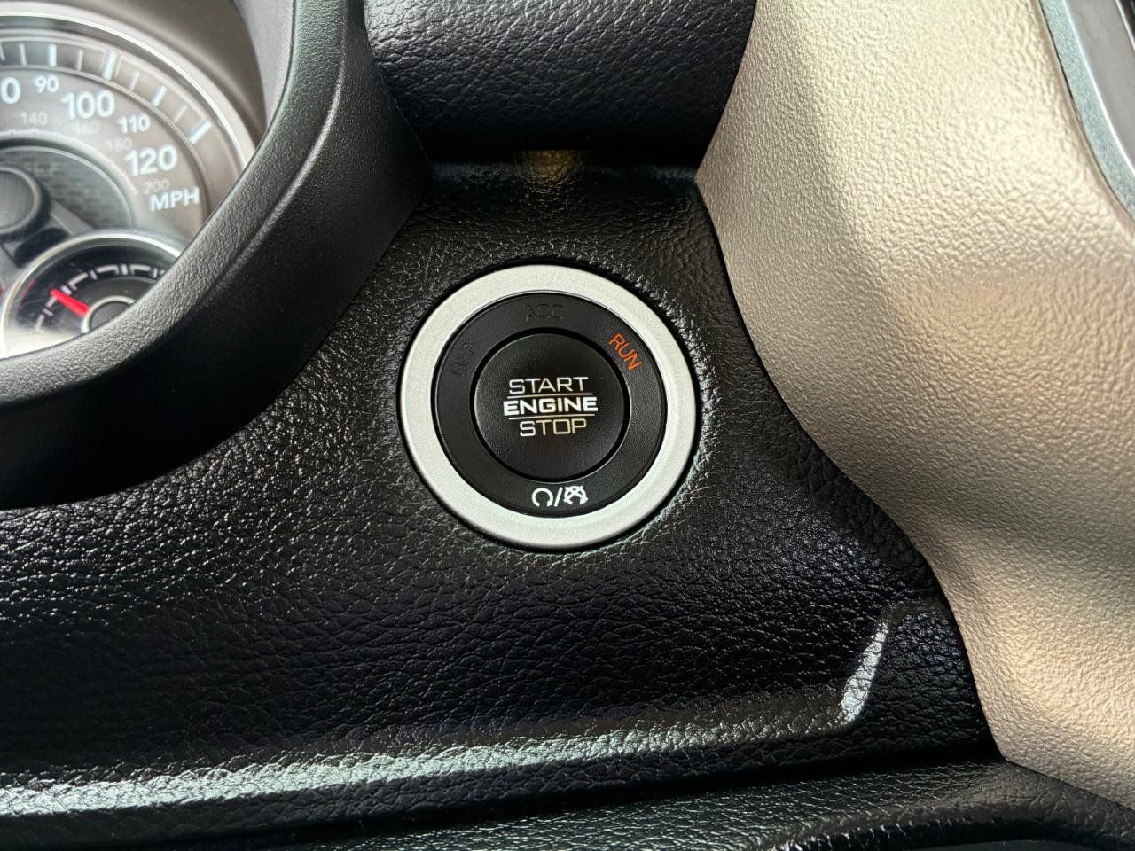 Used 2019 RAM 1500 Laramie AWD/4WD image 25