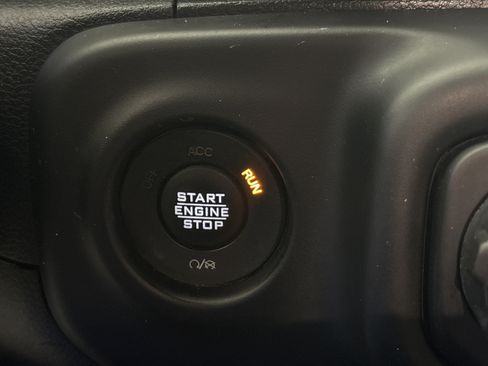Used 2021 Jeep Wrangler Unlimited Sahara AWD/4WD image 23