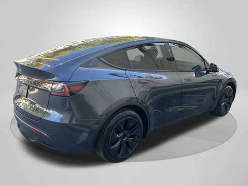 Used 2025 Tesla Model Y Long Range image 7