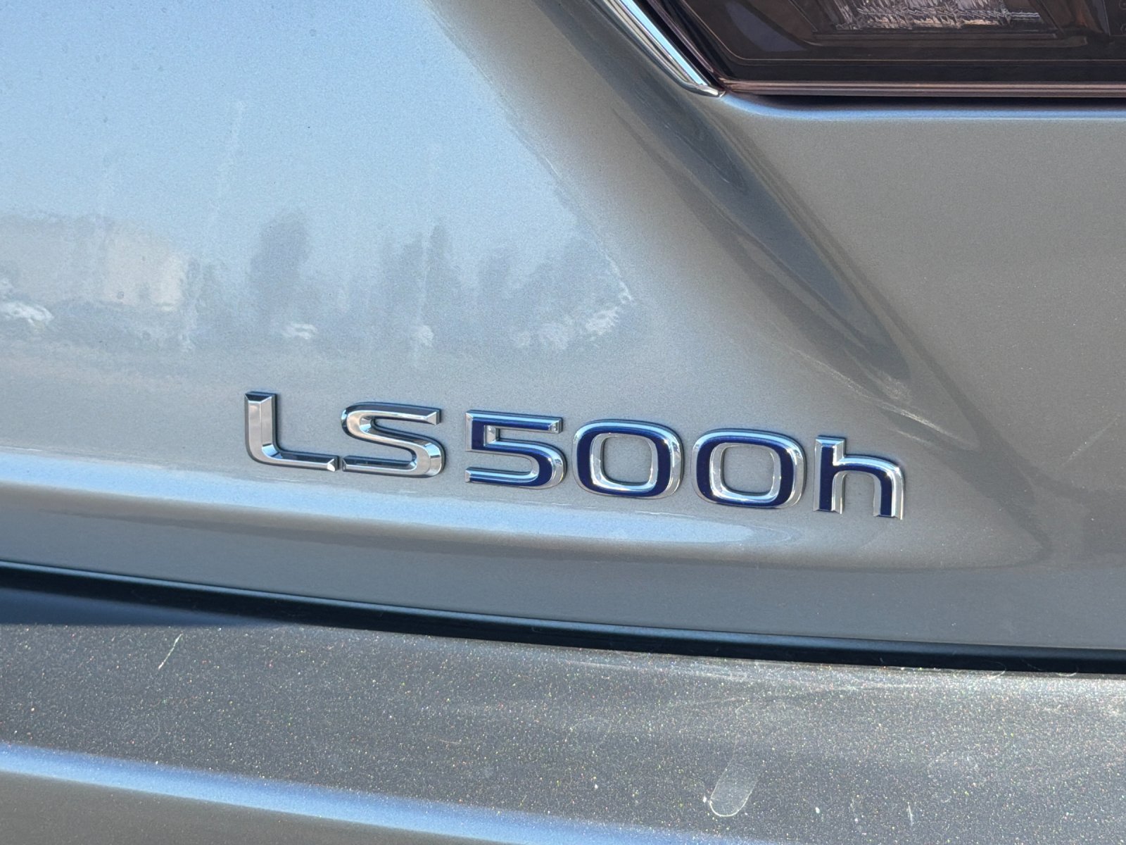 Used 2018 Lexus LS 500h w/ Interior Upgrade Package RWD image 41