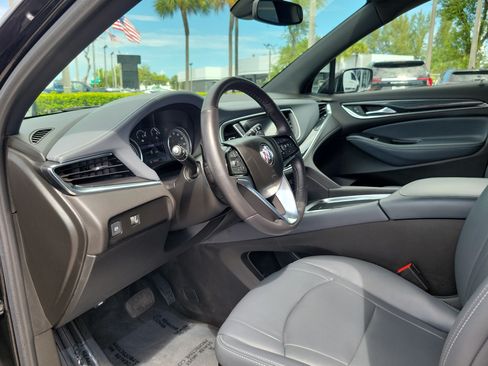 Used 2022 Buick Enclave Essence FWD image 9