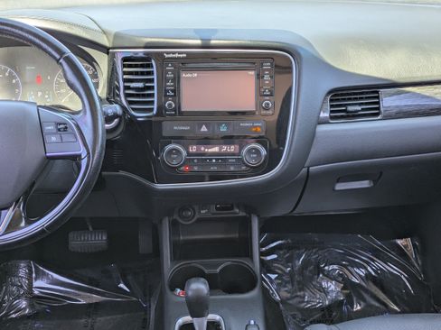 Used 2016 Mitsubishi Outlander SE FWD image 16