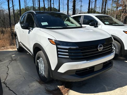 New 2026 Nissan Kicks SV image 3