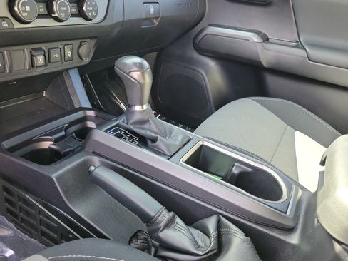 Used 2020 Toyota Tacoma TRD Sport AWD/4WD image 29