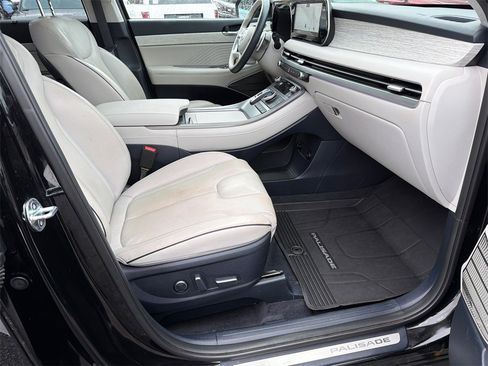 Used 2023 Hyundai Palisade Calligraphy w/ Winter Package image 13