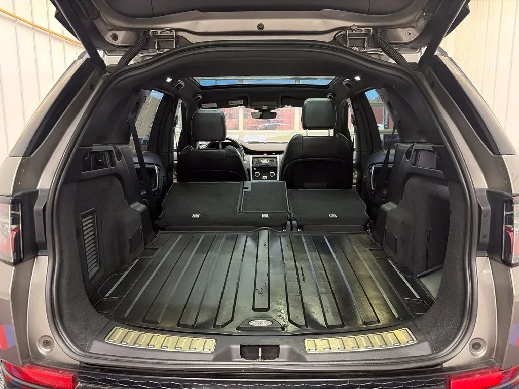 Used 2020 Land Rover Discovery Sport SE R-Dynamic AWD/4WD image 15