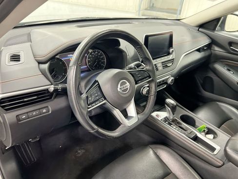 Used 2020 Nissan Altima 2.0 SR image 10