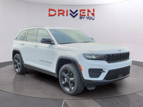 New 2025 Jeep Grand Cherokee Altitude image 14