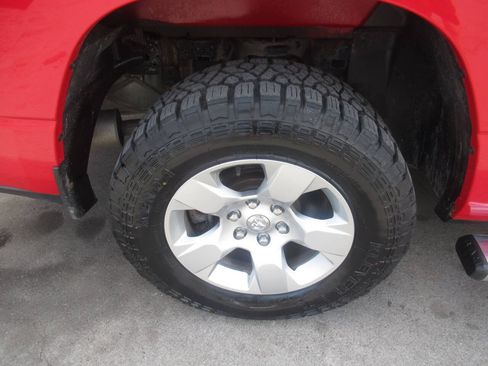 Used 2019 RAM 1500 Big Horn AWD/4WD image 11
