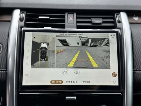 New 2025 Land Rover Discovery Dynamic SE image 23