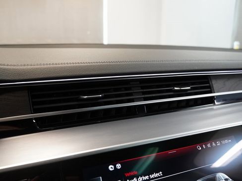 Used 2022 Audi A8 L 3.0T image 13