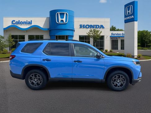 Used 2025 Honda Pilot TrailSport image 7