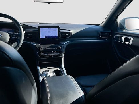 Used 2020 Ford Explorer XLT w/ Equipment Group 202A image 21