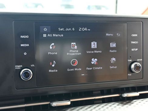 Used 2024 Kia Carnival LX FWD image 19