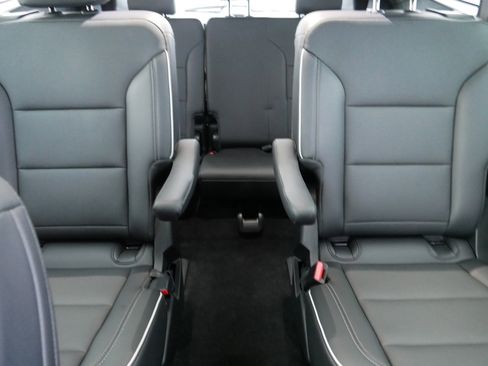 Certified 2025 Buick Enclave Preferred image 13