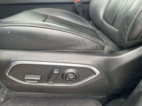 Used 2022 Jeep Wagoneer Series III w/ Flexible Seating Group image 32