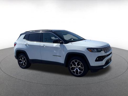 Used 2025 Jeep Compass Limited AWD/4WD image 2