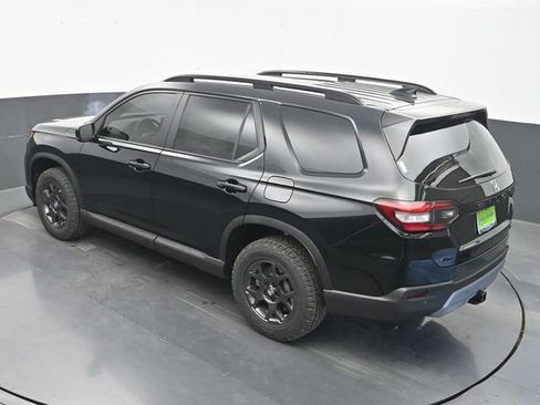 Used 2025 Honda Pilot TrailSport image 20