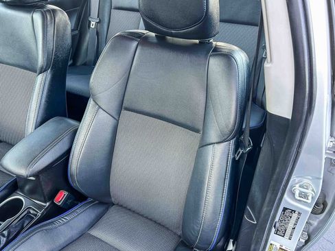 Used 2018 Toyota Corolla SE FWD image 30