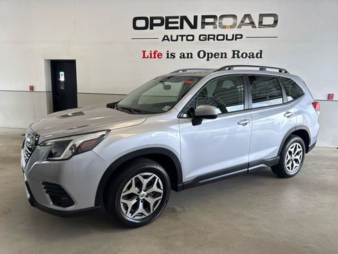 Used 2022 Subaru Forester Premium AWD/4WD image 3