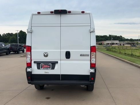 Used 2025 RAM ProMaster 2500 w/ Convenience Group FWD image 8