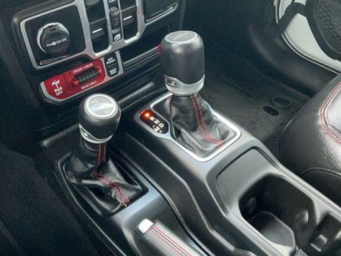 Used 2023 Jeep Gladiator Rubicon w/ LED Lighting Group AWD/4WD image 18