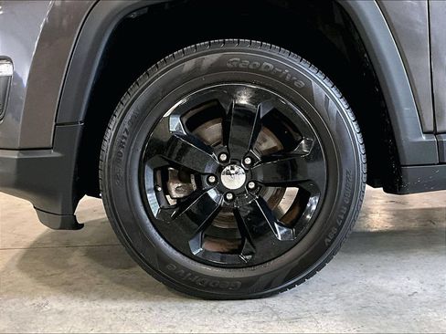 Used 2018 Jeep Compass Latitude AWD/4WD image 7