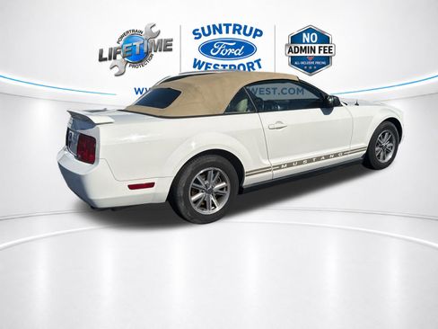 Used 2005 Ford Mustang Convertible RWD image 12