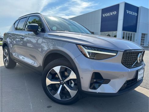 Used 2026 Volvo XC40 B5 Plus AWD/4WD image 28