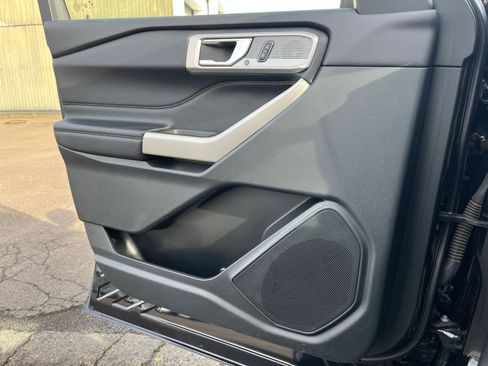 Used 2023 Ford Explorer Limited image 21