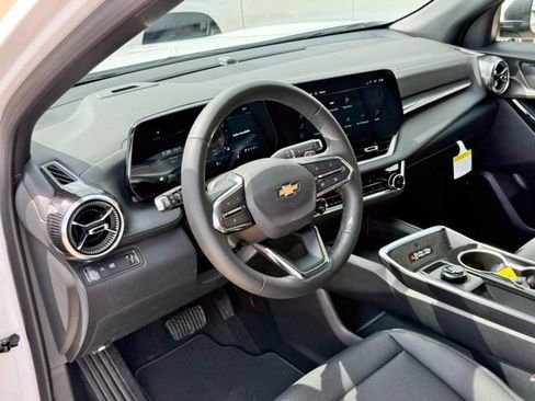New 2026 Chevrolet Equinox LT w/ Convenience Package II FWD image 15