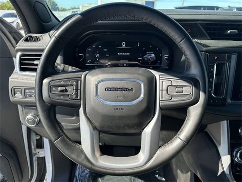 Used 2024 GMC Yukon Denali image 11