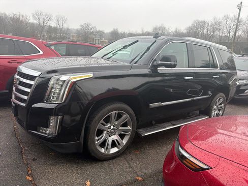 Used 2017 Cadillac Escalade Premium Luxury image 2