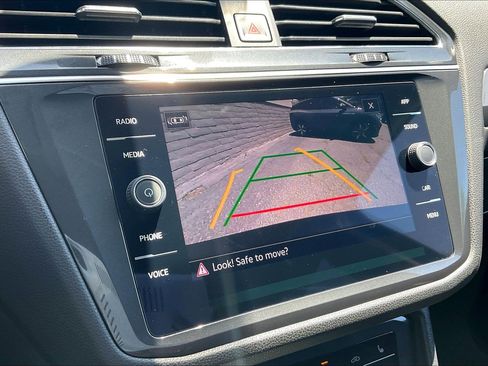 Certified 2023 Volkswagen Tiguan SE FWD image 21