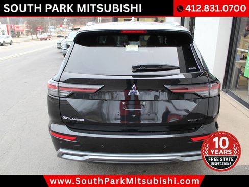 Used 2025 Mitsubishi Outlander AWD image 8