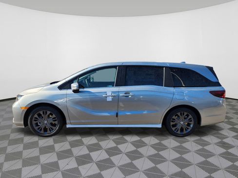 New 2026 Honda Odyssey Touring image 5