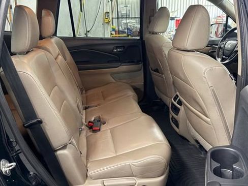 Used 2017 Honda Pilot Touring image 36