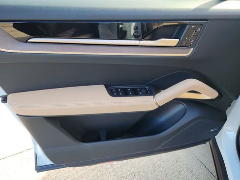 New 2026 Porsche Cayenne S image 11