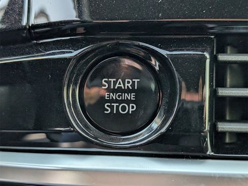 New 2025 Nissan Pathfinder SL image 16