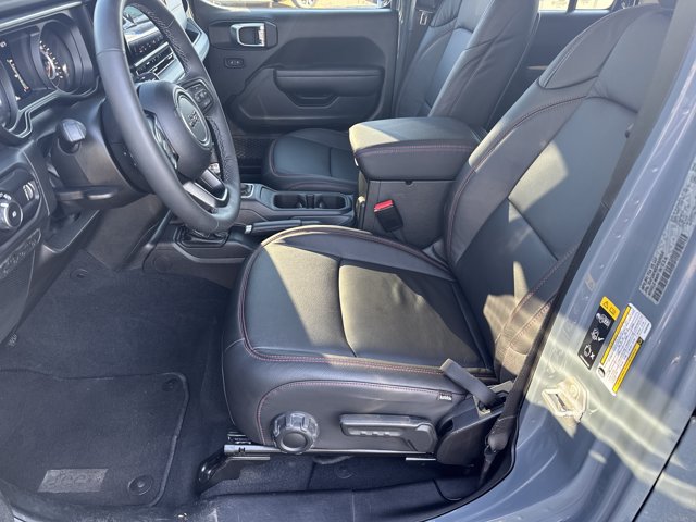 Certified 2025 Jeep Wrangler Unlimited Rubicon w/ Convenience Group AWD/4WD image 10