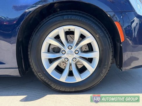 Used 2016 Chrysler 300 Limited RWD image 12