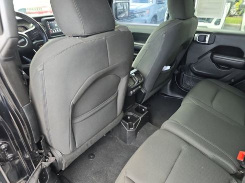 Used 2018 Jeep Wrangler Unlimited Sport S image 12